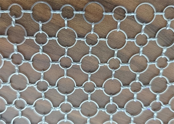 Πάνελ από συρμάτινο πλέγμα κυκλικού ορείχαλκου πάχους 1-2mm Διακόσμηση ξενοδοχείου