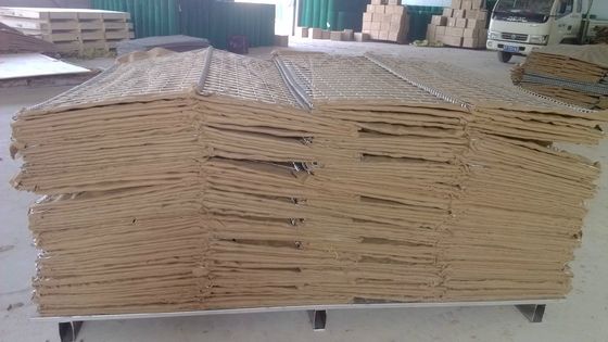 Αμμογεμισμένα σύγχρονα στρατιωτικά αμυντικά φράγματα με καφέ γεωτεξτύλιο, ISO πέρασε
