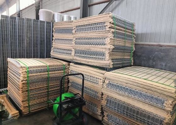 100*100mm Μέγεθος τρύπας Στρατιωτικά εμπόδια  Ζυγισμένα μετά την συγκόλληση για αποτελεσματικό περιορισμό