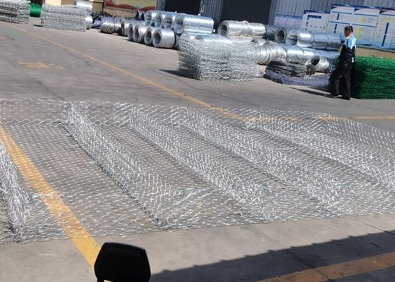 ενωμένο στενά κανάλι πλέγμα Gabions καλωδίων στρωμάτων 2.2mm  Gabion για τον έλεγχο πλημμυρών
