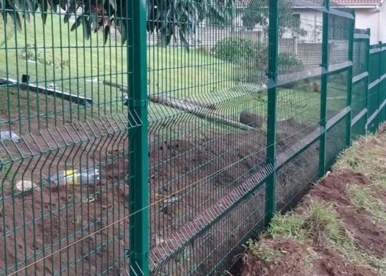 τοπ πλέγμα ρόλων πλάτους 3m το σκούρο πράσινο PVC που ντύνεται που περιφράζει για την ασφάλεια και τη μυστικότητα