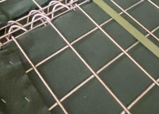 Ζεστό βουτηγμένο γαλβανισμένο στρατιωτικό αμμό εμπόδια Σπειροειδές σύρμα πλέγμα σύστημα με υφάσματα γεωτεξτύλιου