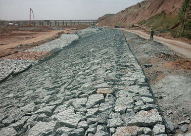 Στριμμένη καλωδίων  Gabion στρωμάτων διάβρωσης μορφή τρυπών ελέγχου εξαγωνική/τετραγωνική